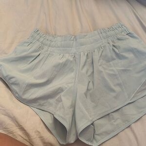 Lululemon hotty hot shorts size 4 2.5 length in color icing blue